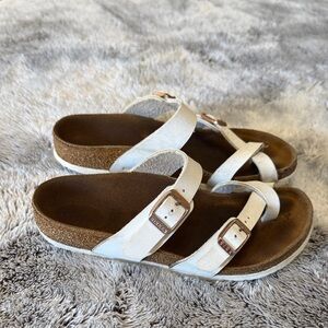 Birkenstock Girls 3 Sandals Slip On White Straps Gold Buckle
Casual Cork Play